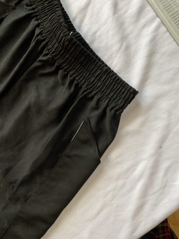 Detail short of Matt shorts in black elasticated waistband showing top stitching
