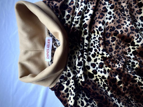 Giraffe print remnant velvet. Vintage turtleneck with beige jersey. Upcycled garment.